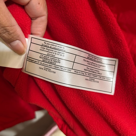 Amazon Essentials Women's Mid-Weight Puffer Vest. Excellent use condition - Picture 8 of 11